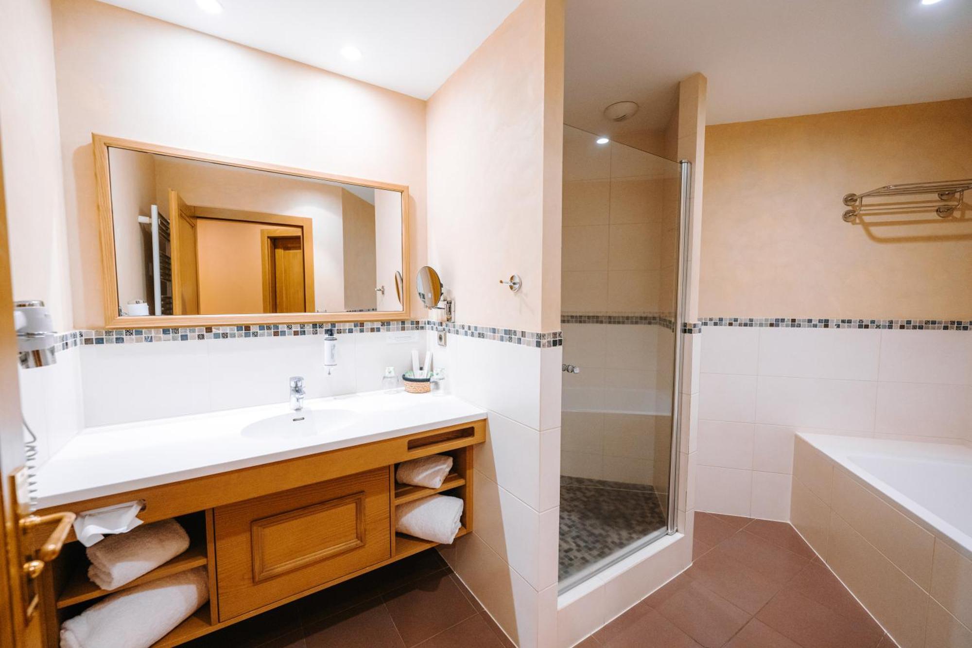 Suite,1673930250:JPEG